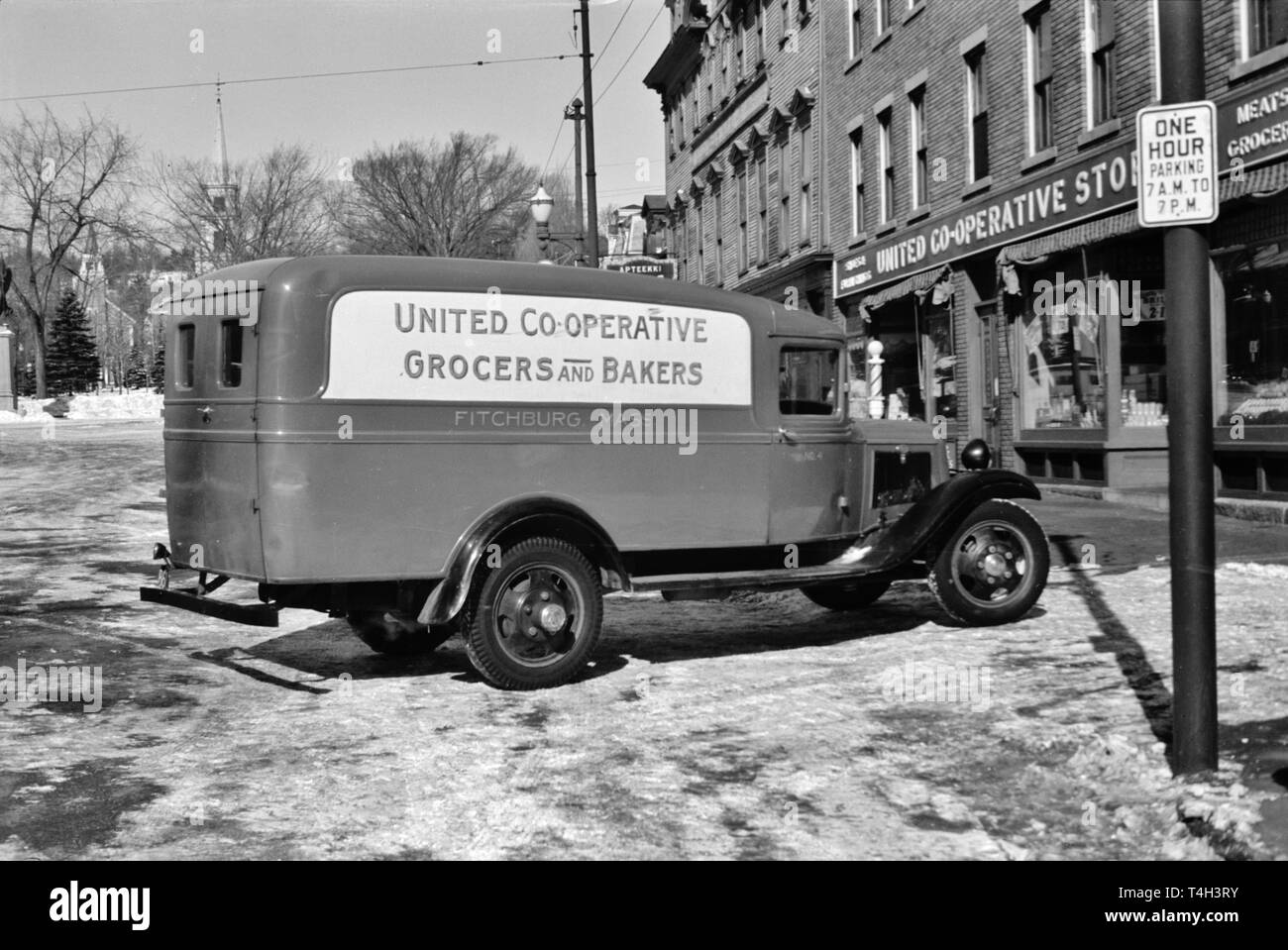 Vintage cars from the 1930s and 40s presented in a photo from the time