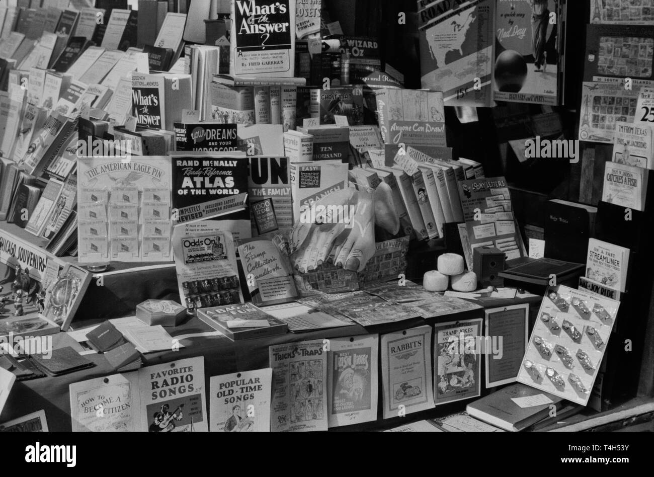 New york city newspaper stand Black and White Stock Photos & Images Alamy