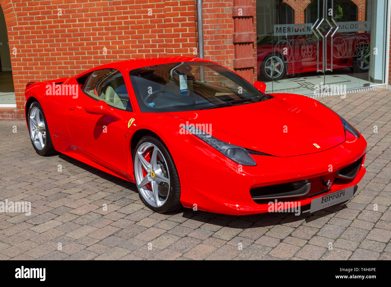discolor tidligere hierarki Red ferrari 458 hi-res stock photography and images - Alamy