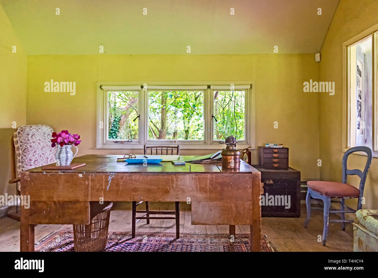 Monks House (Rodmell, Sussex, England: writing room in the garden of the former home of Virginia Woolf - a room of ones own, Stock Photo