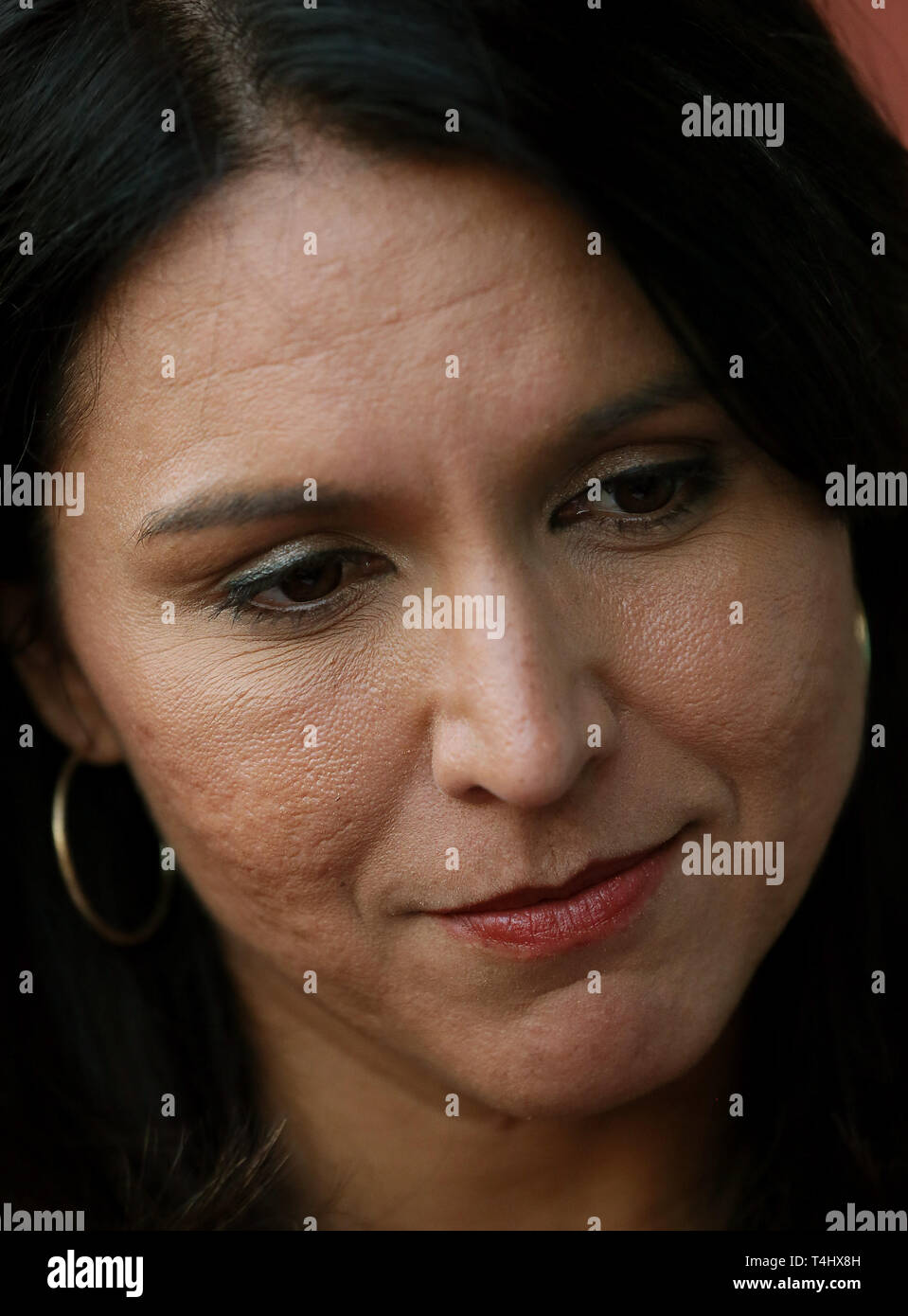 https://c8.alamy.com/comp/T4HX8H/muscatine-iowa-usa-16th-apr-2019-democratic-presidential-candidate-tulsi-gabbard-the-us-representative-for-hawaiis-2nd-congressional-district-listens-to-a-questions-from-members-of-the-media-in-muscatine-iowa-tuesday-april-16-2019-credit-kevin-e-schmidt-kschmidt@qctimquad-city-timeszuma-wirealamy-live-news-T4HX8H.jpg