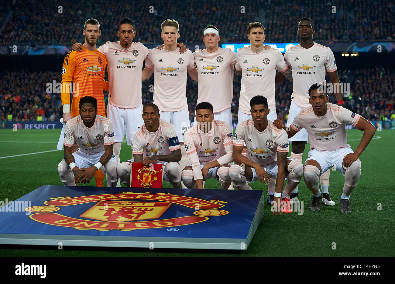 Barcelona, Spain. 16th Apr, 2019. Soccer: UEFA Champions League 2018-19:  Manchester United team line up prior the UEFA Champions League Match  between FC Barcelona vs Manchester United at Camp Nou Stadium in
