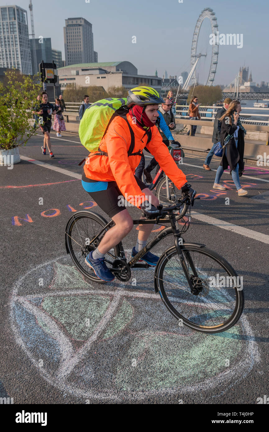 London, UK. 17th Apr 2019. Morning on Waterloo Bridge sees the camp awake and commuters make their progress on foot and bike across the river - Day 3 - Protestors from Extinction Rebellion block several junctions in London as part of their ongoing protest to demand action by the UK Government on the 'climate chrisis'. The action is part of an international co-ordinated protest. Credit: Guy Bell/Alamy Live News Stock Photo