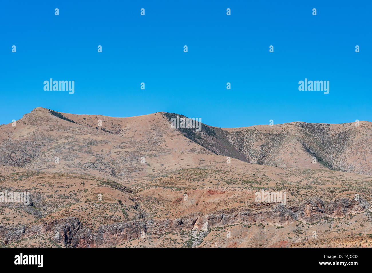 Clear desert sky over mountains hi-res stock photography and images - Alamy