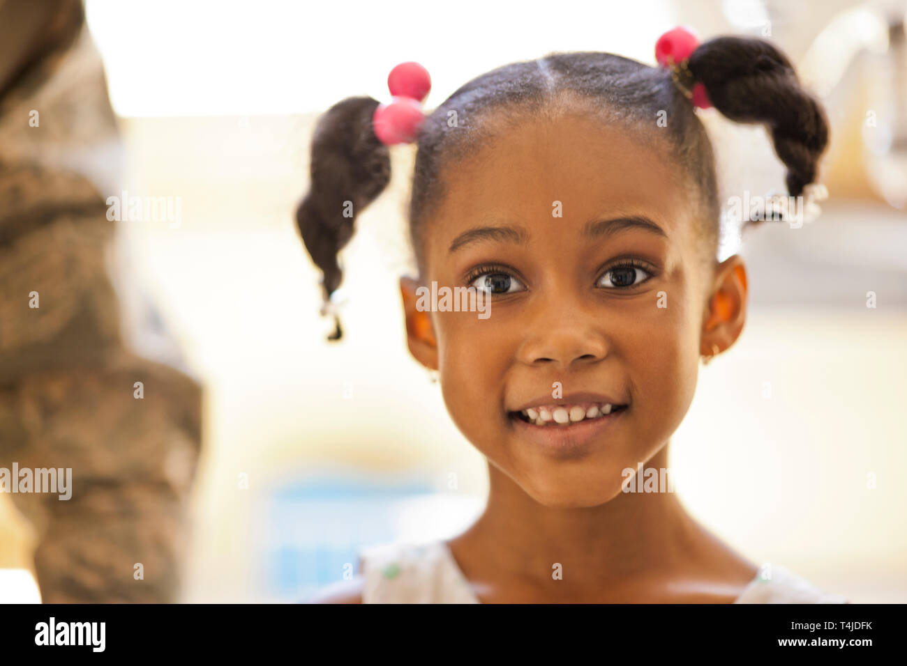 Portrait of a happy young girl Stock Photo - Alamy