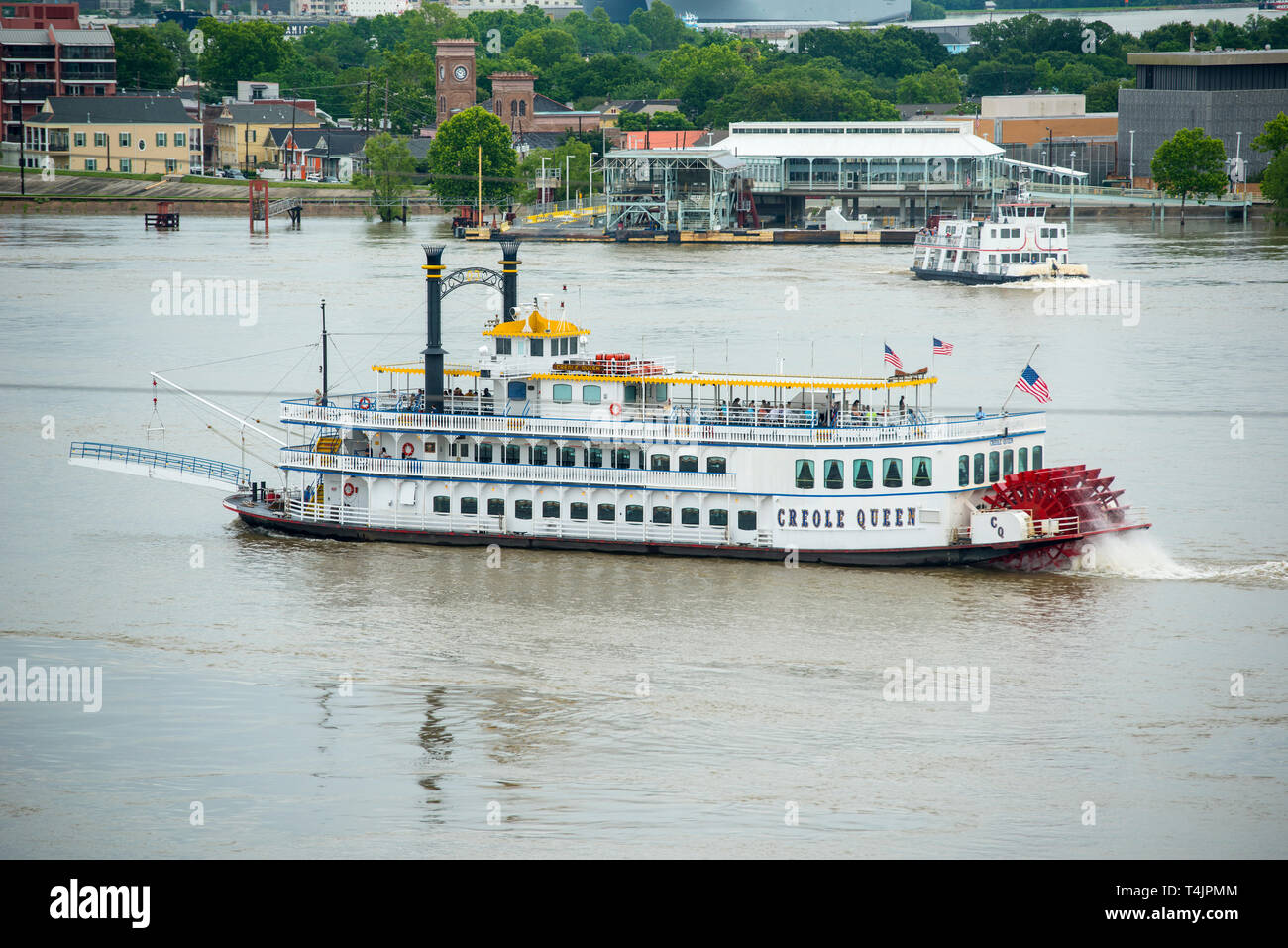 Paddle Wheeler Creole Queen on Mississippi River in New Orleans ...