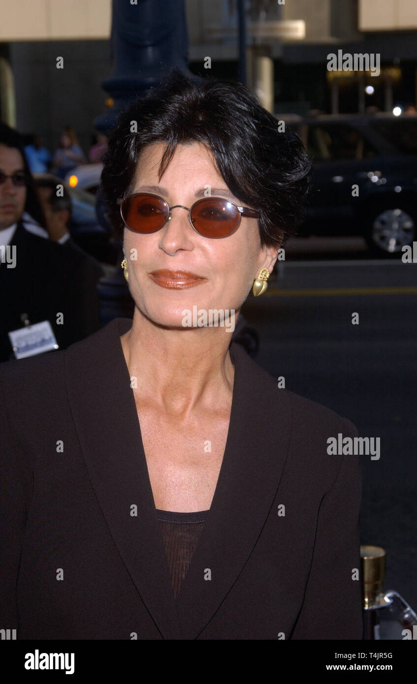 Tina sinatra sinatra hi-res stock photography and images - Alamy