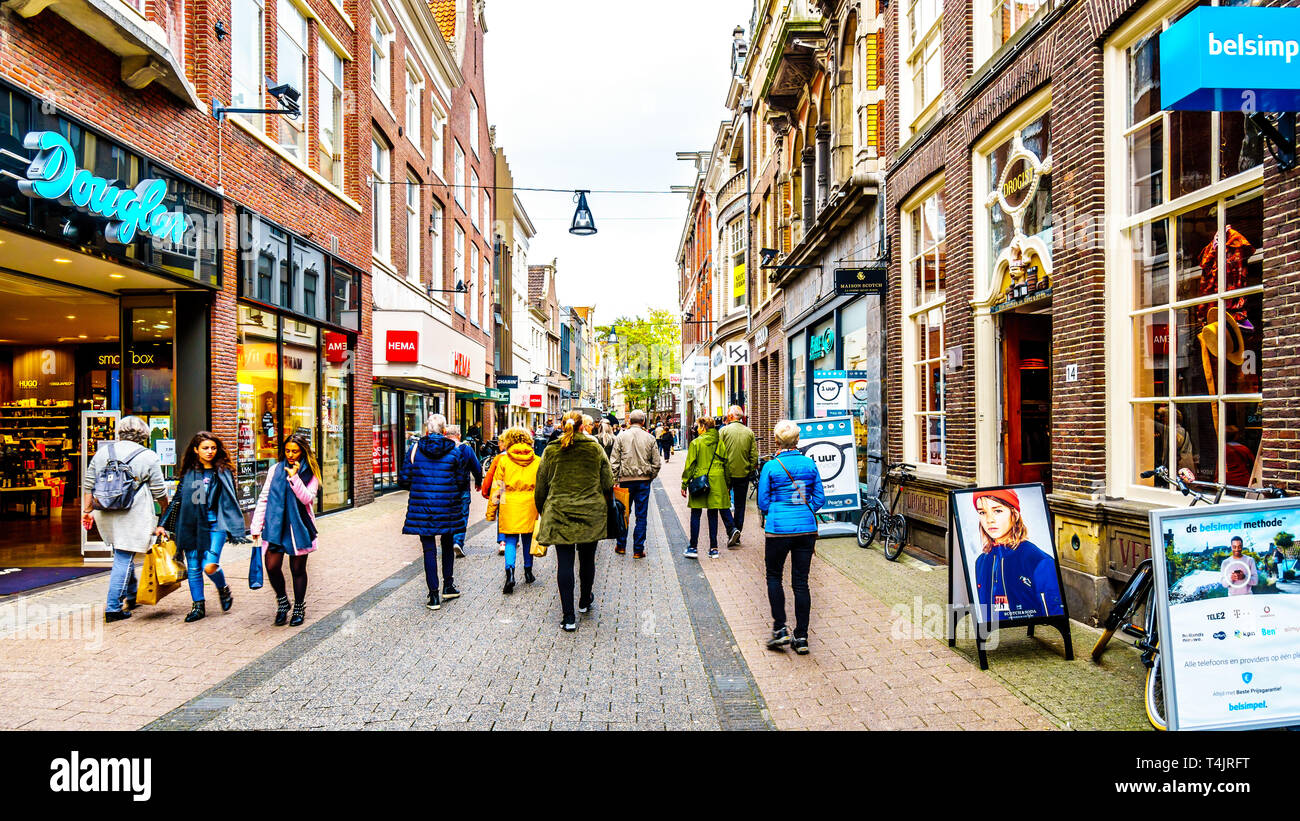 Busy shopping street netherlands hi-res stock photography and images - Alamy