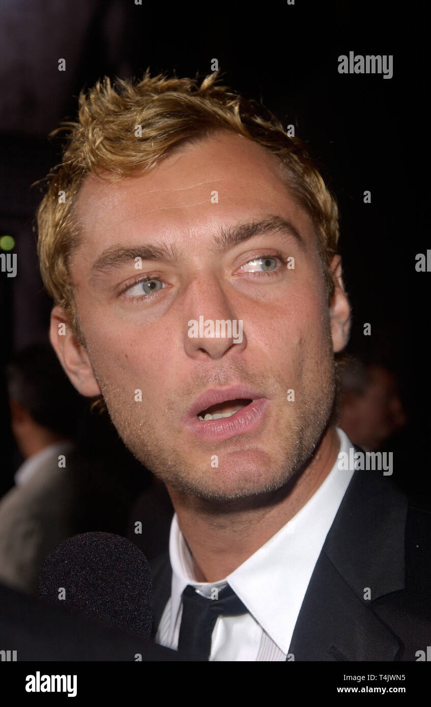 LOS ANGELES, CA. September 14, 2004 Actor JUDE LAW at the world