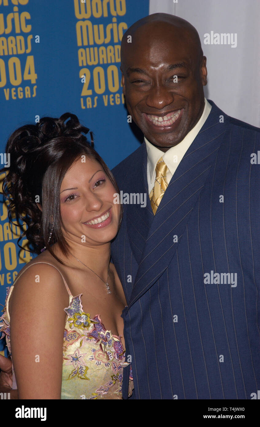 LAS VEGAS, NV. September 15, 2004: Actor MICHAEL CLARKE DUNCAN & date IRENE MARQUEZ at the 16th Annual World Music Awards at the Thomas and Mack Centre, Las Vegas. Stock Photo