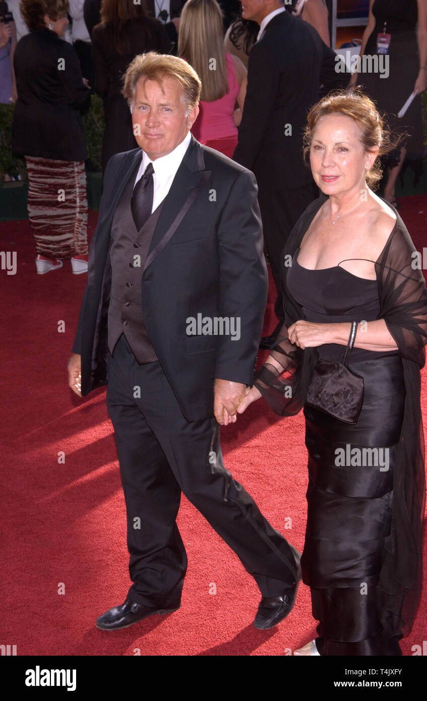 LOS ANGELES, CA. September 19, 2004: MARTIN SHEEN & wife at the 56th Annual  Primetime EMMY Awards at the Shrine Auditorium, Los Angeles Stock Photo -  Alamy