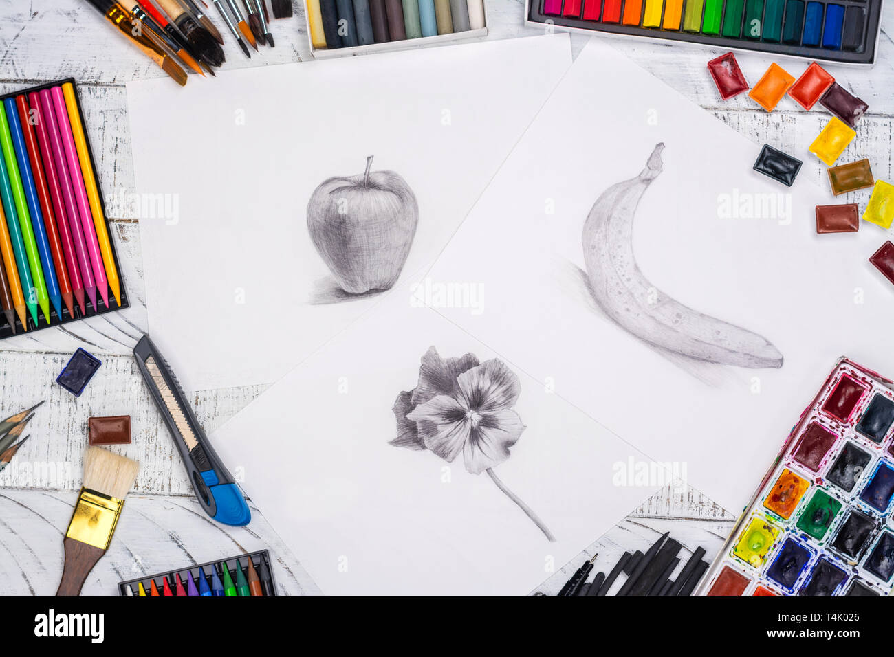 Pencil sketch of an apple Stock Photo