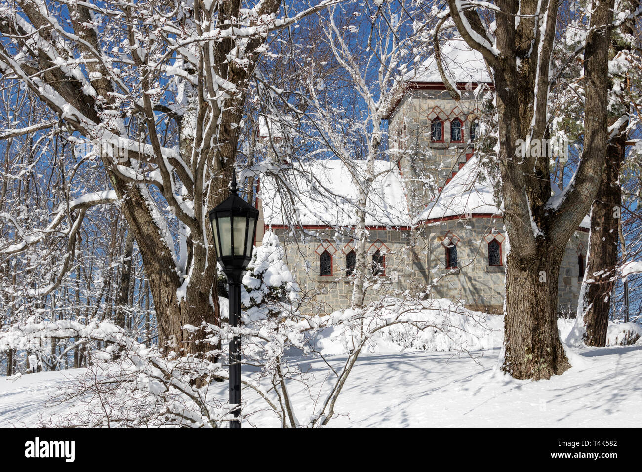 Abbaye Saint-Benoît-du-Lac, monastère Stock Photo - Alamy