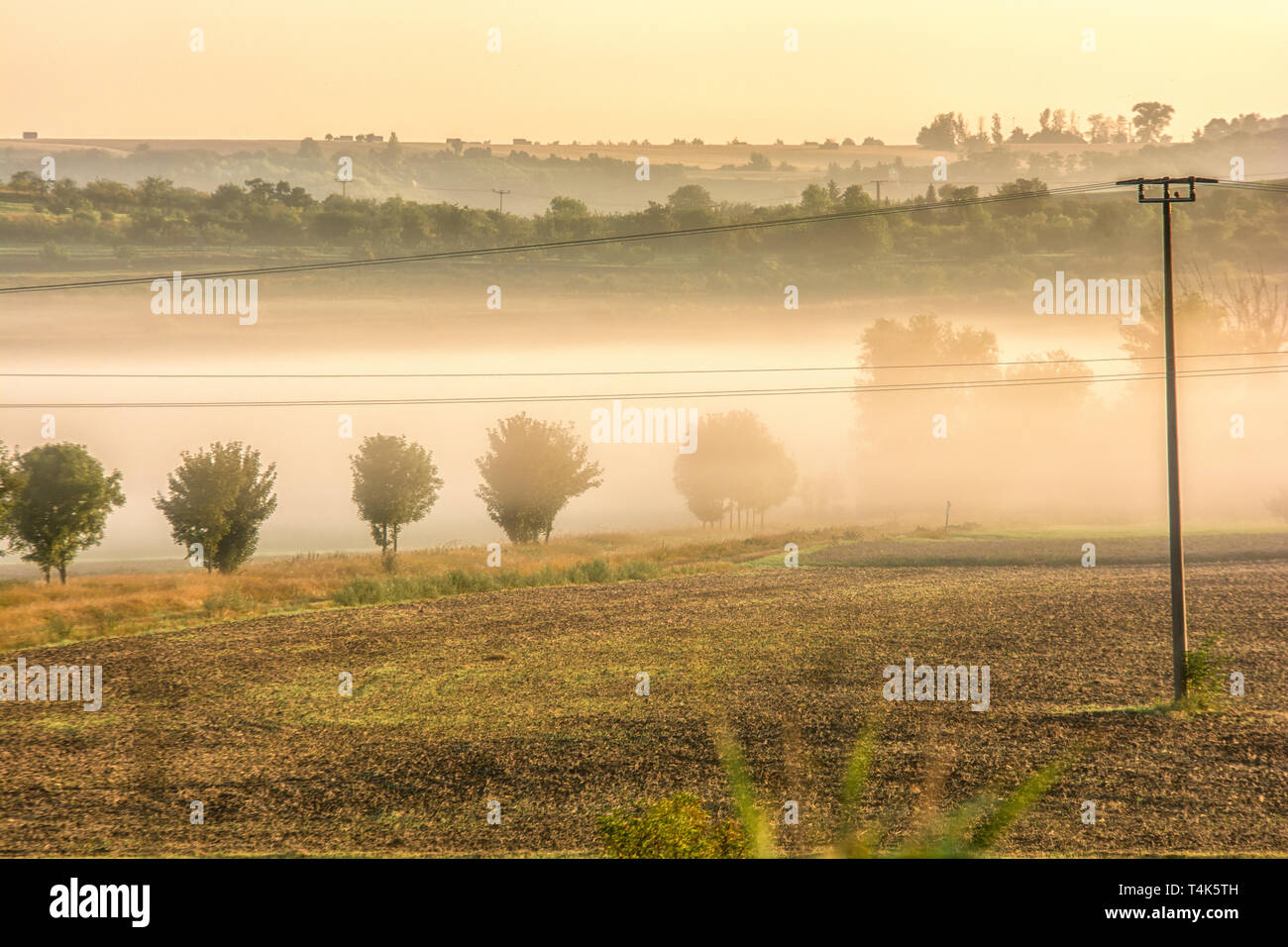 Outdoor fog valleys hi-res stock photography and images - Alamy