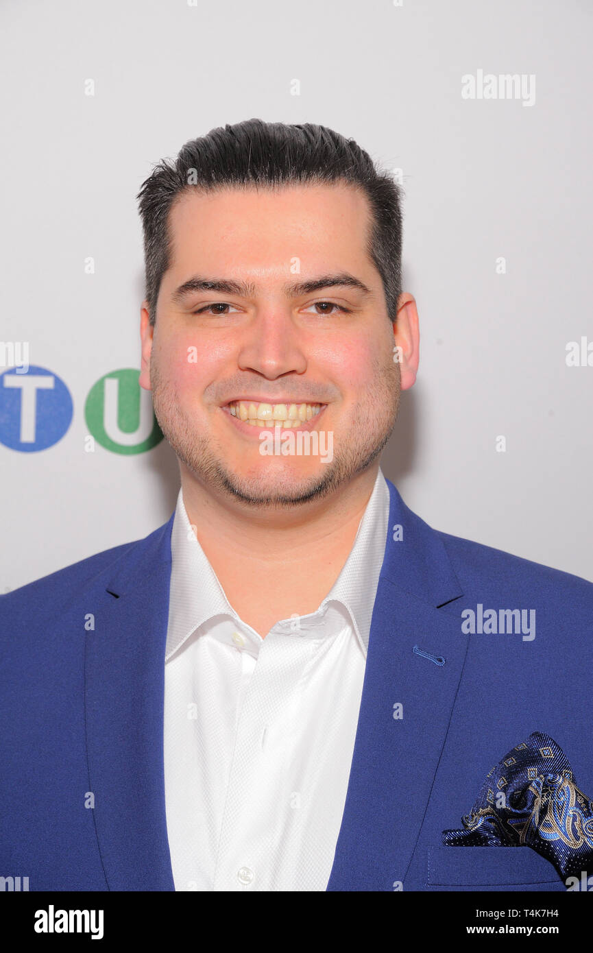Thomas Riley [Profiles] • Instagram, Twitter, TikTok | Foller