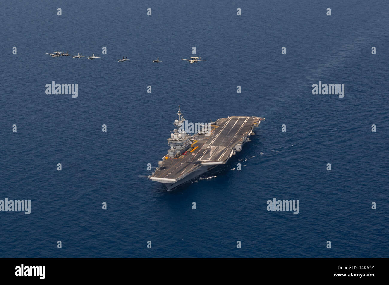 The French Marine Nationale aircraft carrier FS Charles de Gaulle (F 91 ...