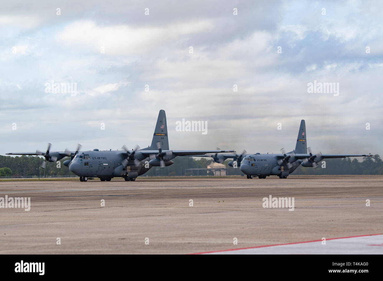 130th airlift wing hi-res stock photography and images - Alamy