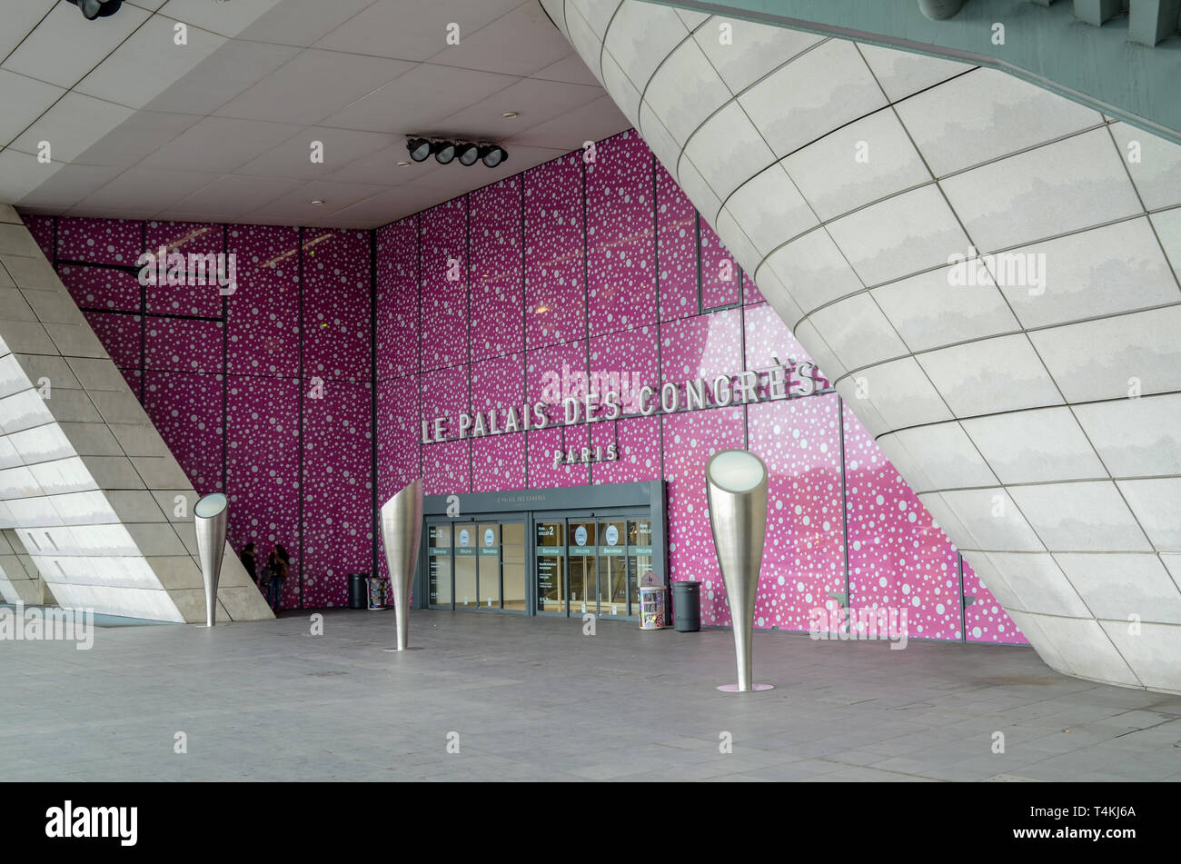 Palais de congres paris hi-res stock photography and images - Alamy