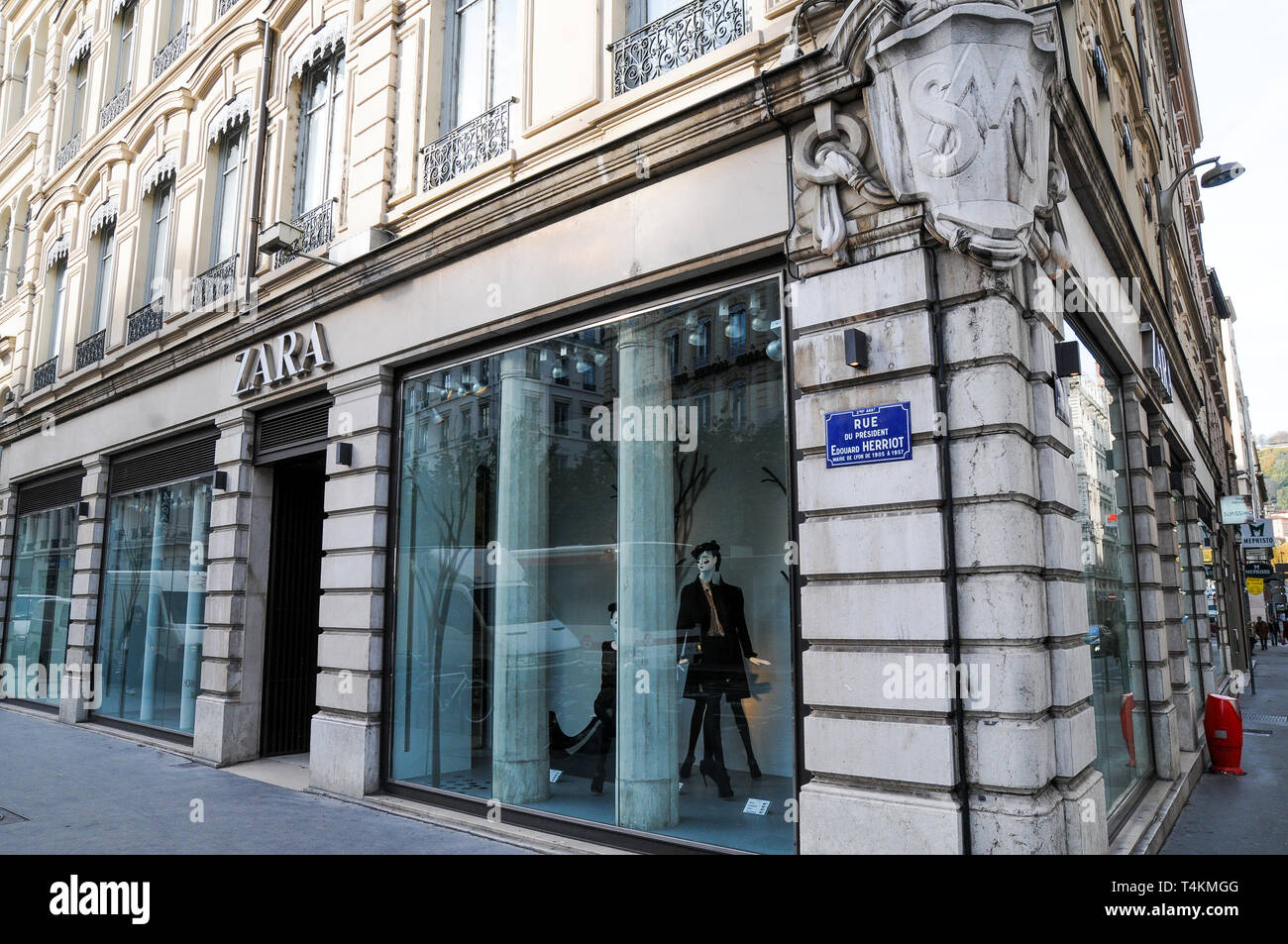 Zara fashion shop, Lyon, France Stock Photo - Alamy