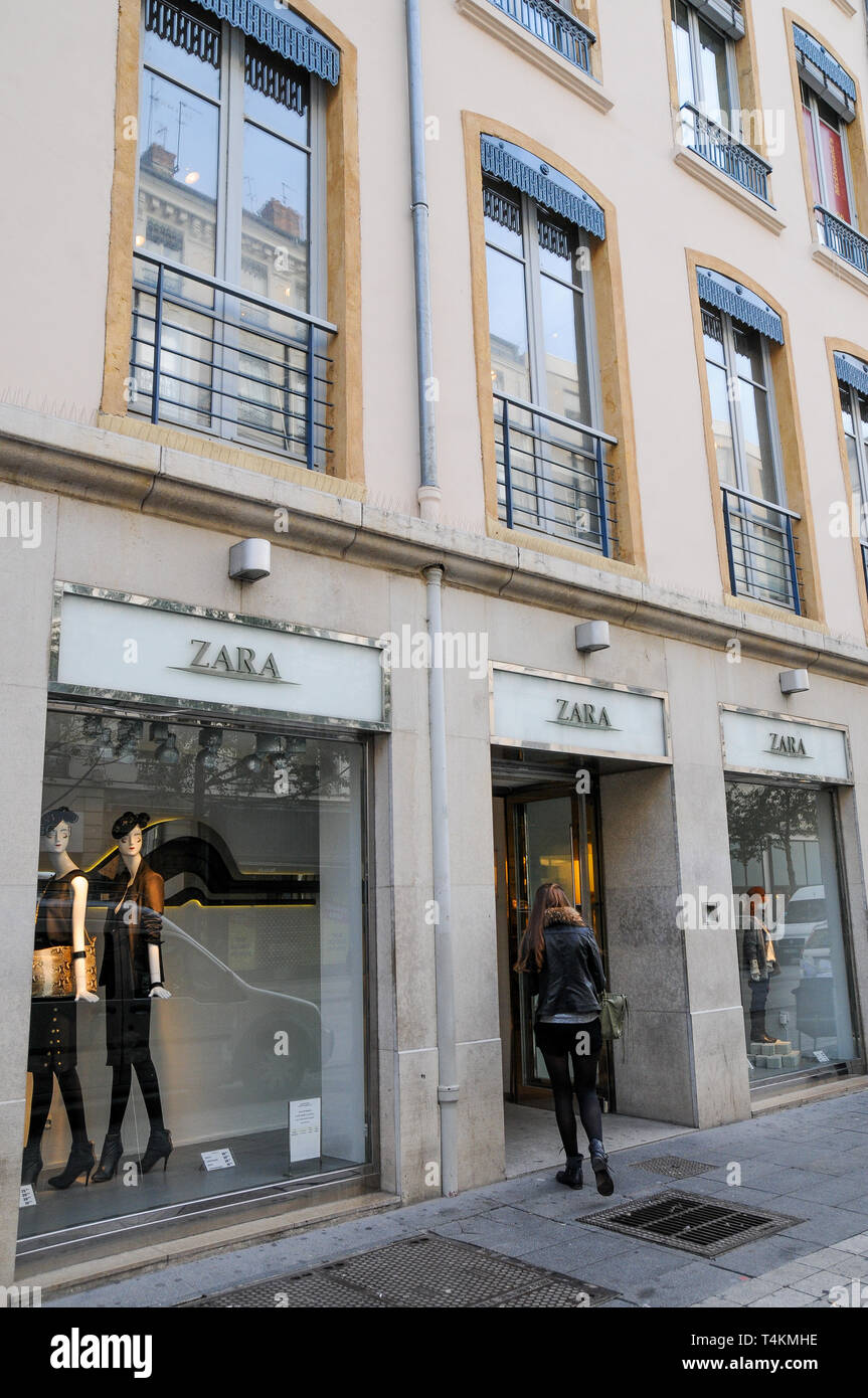 Zara fashion shop, Lyon, France Stock Photo - Alamy