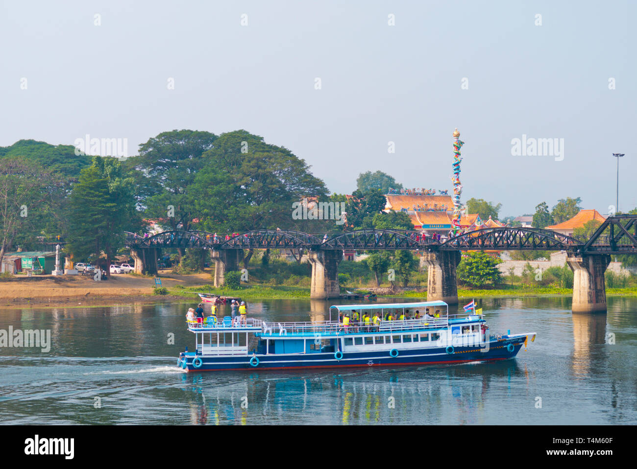 Sightseeing boat, at Death Railway Bridge, Mae Nam Khwae Yai, Kwai river, Kanchanaburi, Thailand Stock Photo