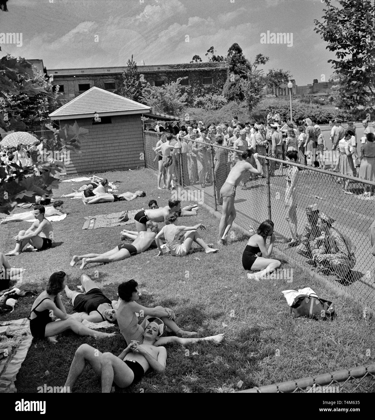 Аквапарк США 1940. Вашингтон 1940-х. American Sunbather.