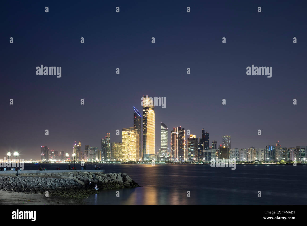 Abu Dhabi Corniche Night United Stock Photos Abu Dhabi Corniche