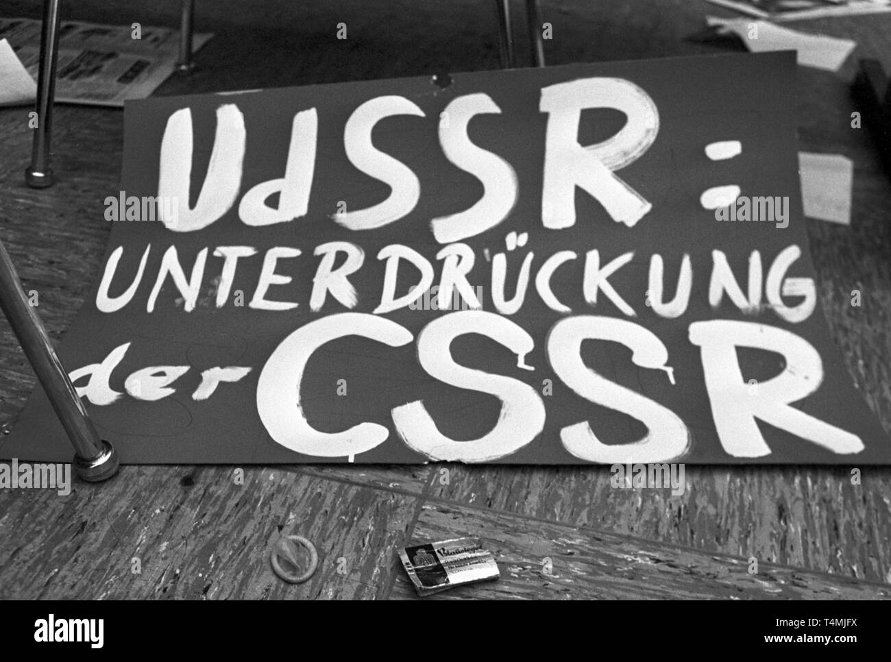Banner saying 'USSR=Oppression of CSSR'. Around 100 students of the social-scientific faculty of Ruhr University Bochum have occupied the faculty on 16 December 1968. | usage worldwide Stock Photo