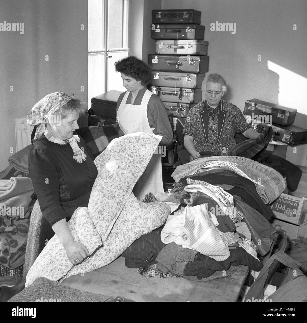 Hungarian refugees 1956 High Resolution Stock Photography and Images ...