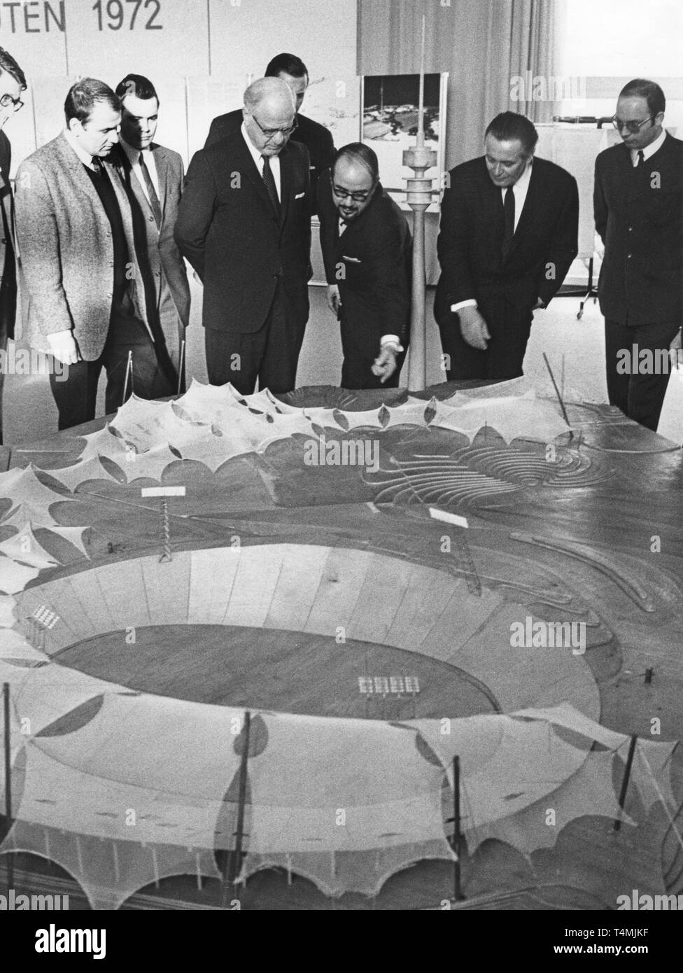 The president of the International Olympic Committee (IOC), Avery Brundage (4th from left), at his first visit to the Olympic area of Munich (Bavaria, Germany) in January 1969. | usage worldwide Stock Photo