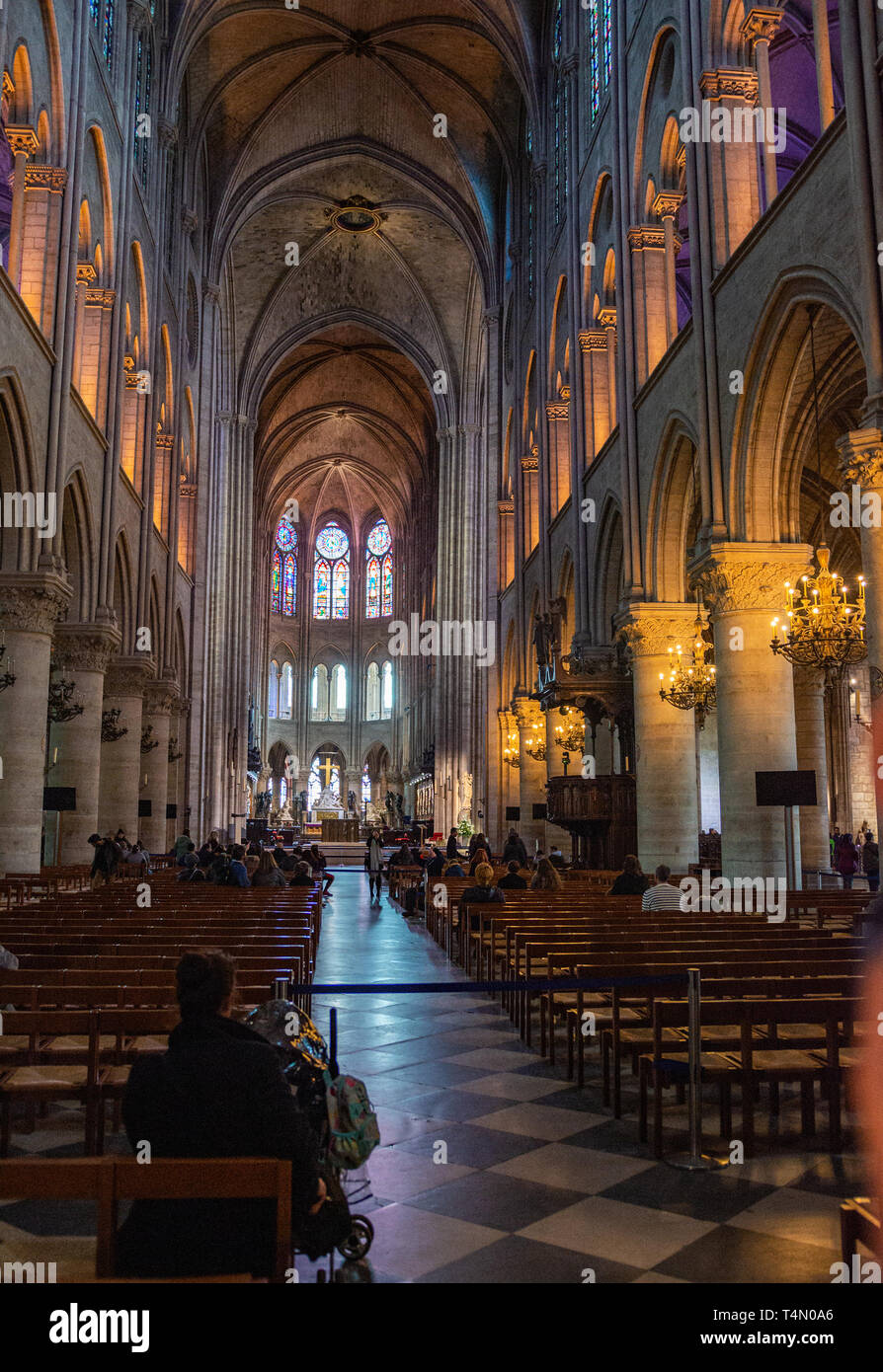 Inside the Notre Dame Cathedral. Details of the interior of Notre Dame de  Paris in the Cathedral of Our Lady of Chartres (Cathedrale Notre-Dame Stock  Photo - Alamy