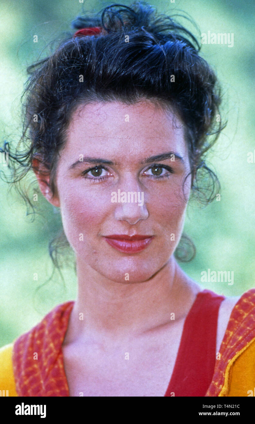 Maria von Blumencron, österreichische Schauspielerin, in der Fernsehserie "Kurklinik Rosenau", Deutschland 1996. Austrian actress Maria von Blumencron in German TV series "Kurklinik Rosenau", Germany 1996. Stock Photo