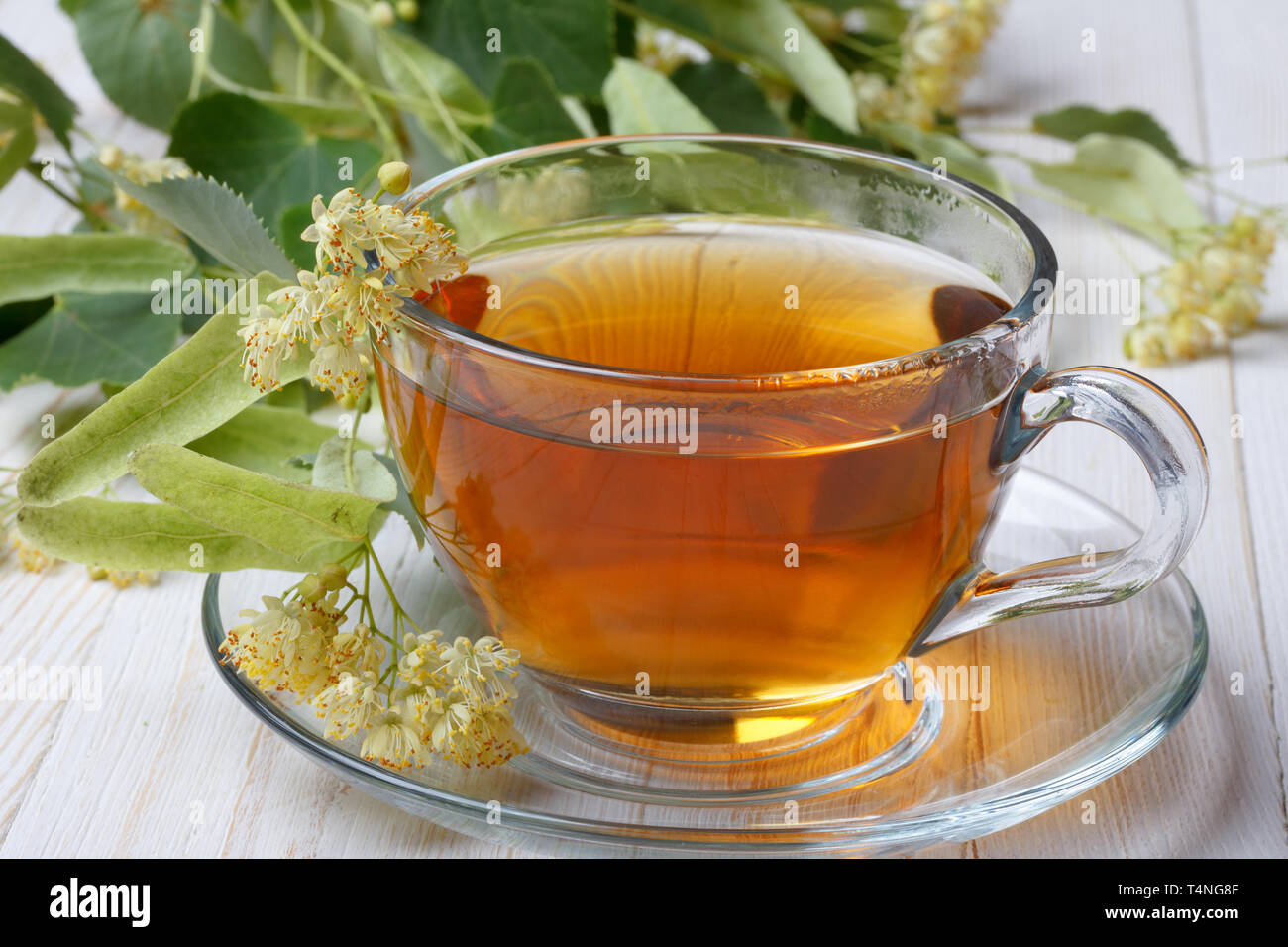 Как приготовить чай из листьев. Ihlamur чай. Чай "липовый цвет". Цветы липы чай. Настой липы.
