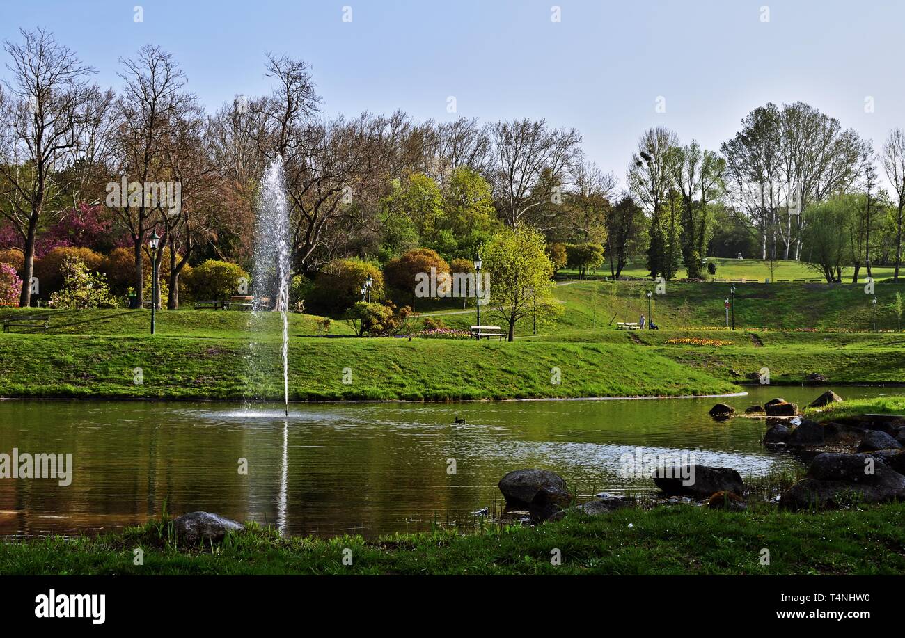 Pond and fountain in Kurpark Oberlaa in Wien, Austria Stock Photo