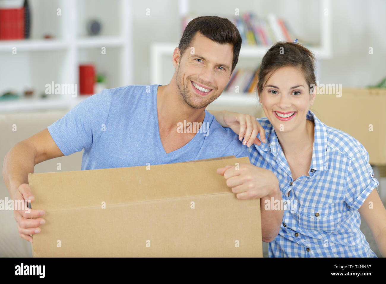 Happy family moved new hi-res stock photography and images - Alamy