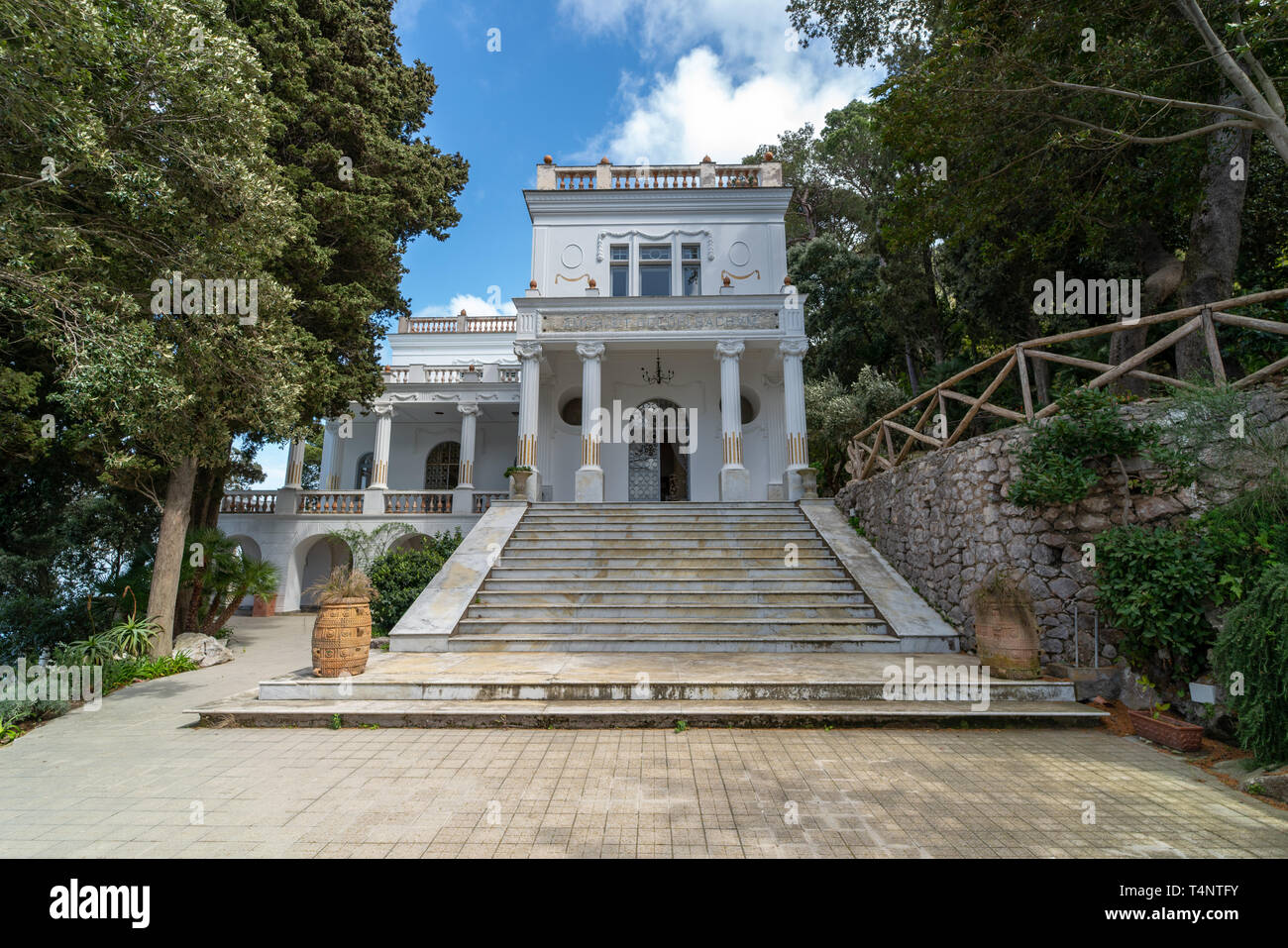 Capri, Villa Lysis, villa Fersen, la Gloriette, liberty villa by edouard chimot on the island of capri dedicated to the youth of love - main entrance Stock Photo