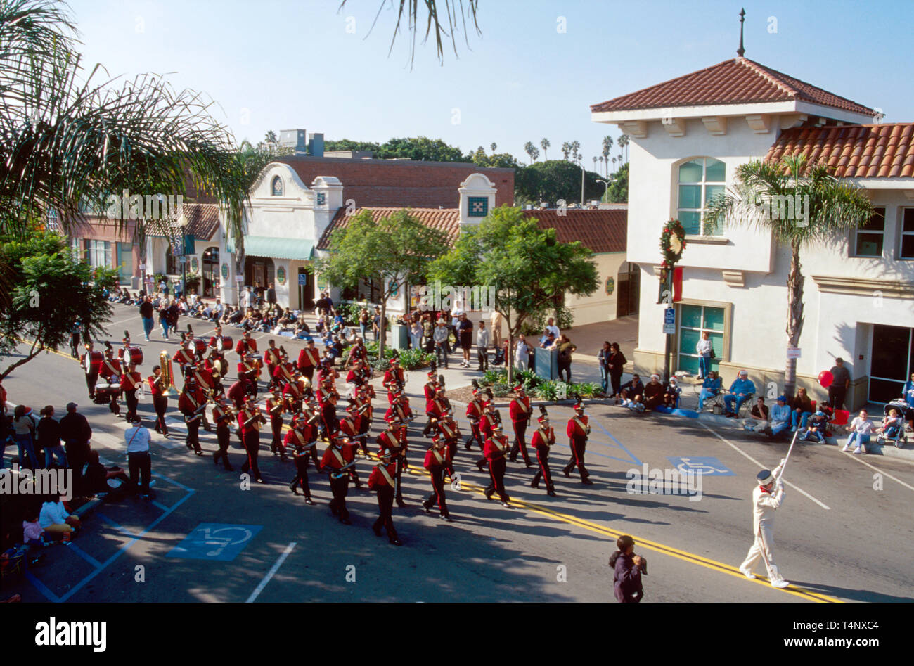 Oxnard Christmas Parade 2021 Christmas Tree 2021