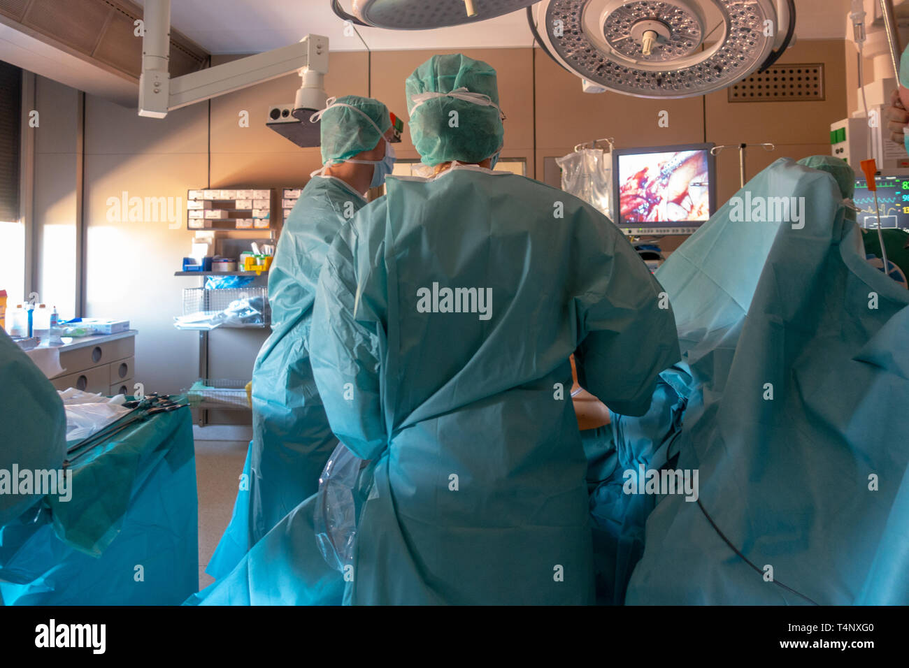 young doctors perform endoscopic gall bladder removal Stock Photo Alamy