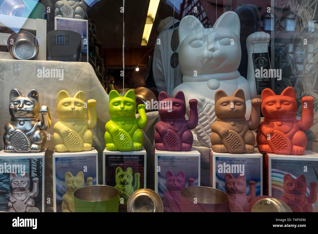 Japanese lucky figures, waving cats, Maneki-neko figures, in a shop window, Germany Stock Photo