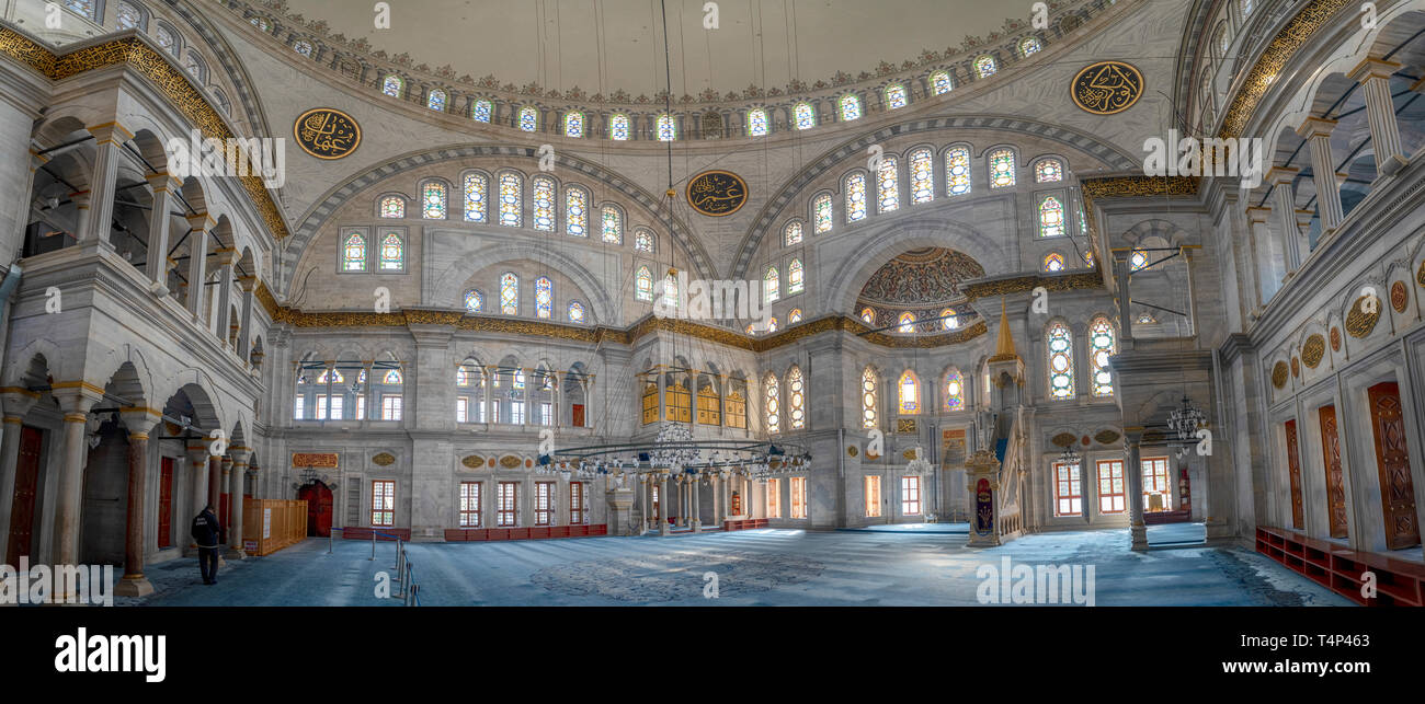 Istanbul, Turkey. Interior of Nuruosmaniye Mosque (Camii), the first baroque building built in Istanbul. In 1755, during the reign of Sultan Osman III Stock Photo