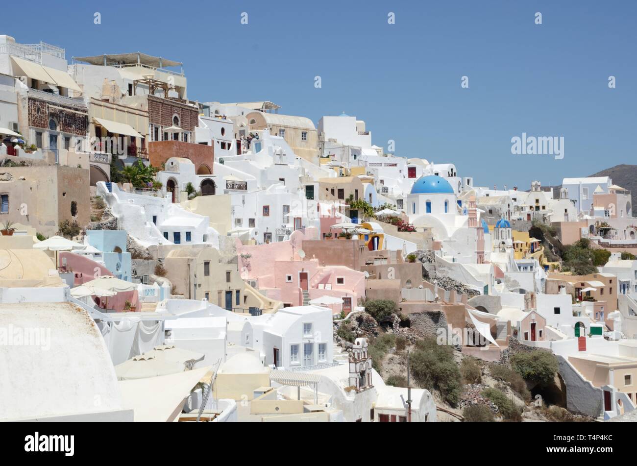 White Greek house in Oia Santorini Stock Photo - Alamy