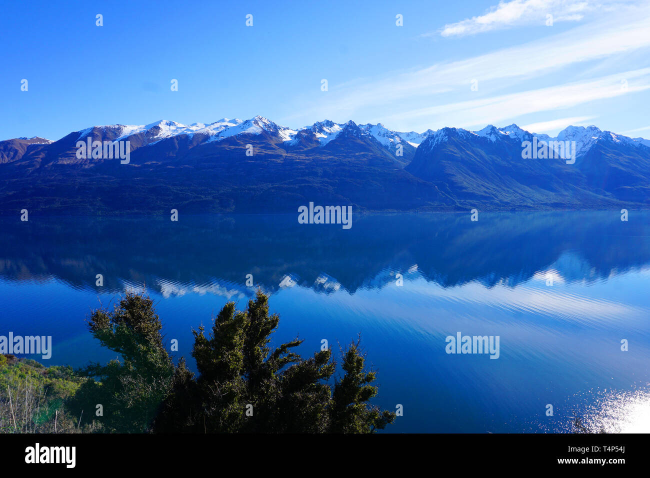Beautiful crystal clear water lake and mountain reflection blue sky ...