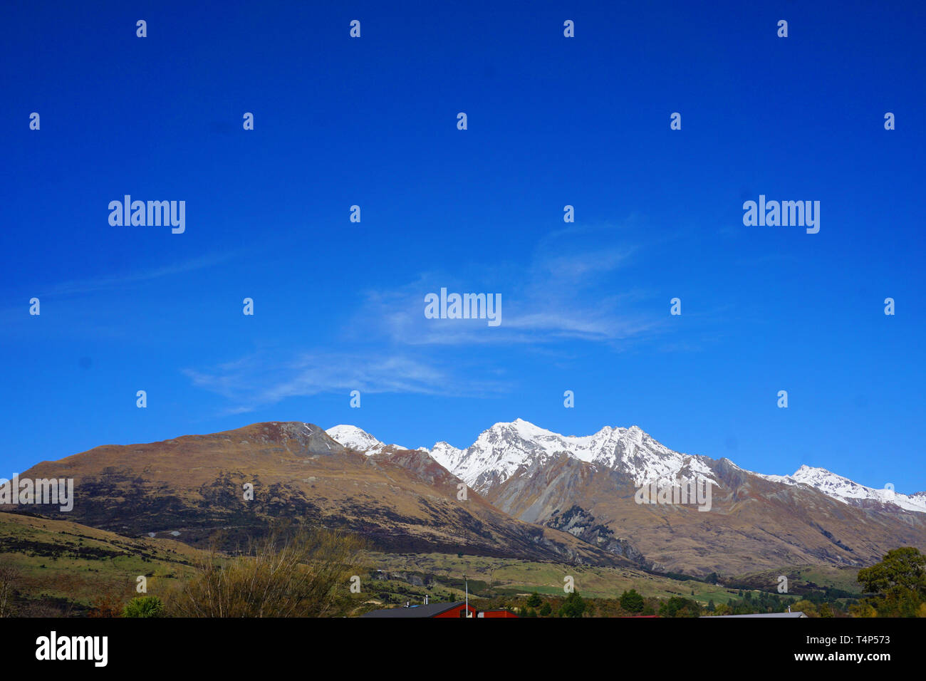 Beautiful crystal clear water lake and mountain reflection blue sky ...