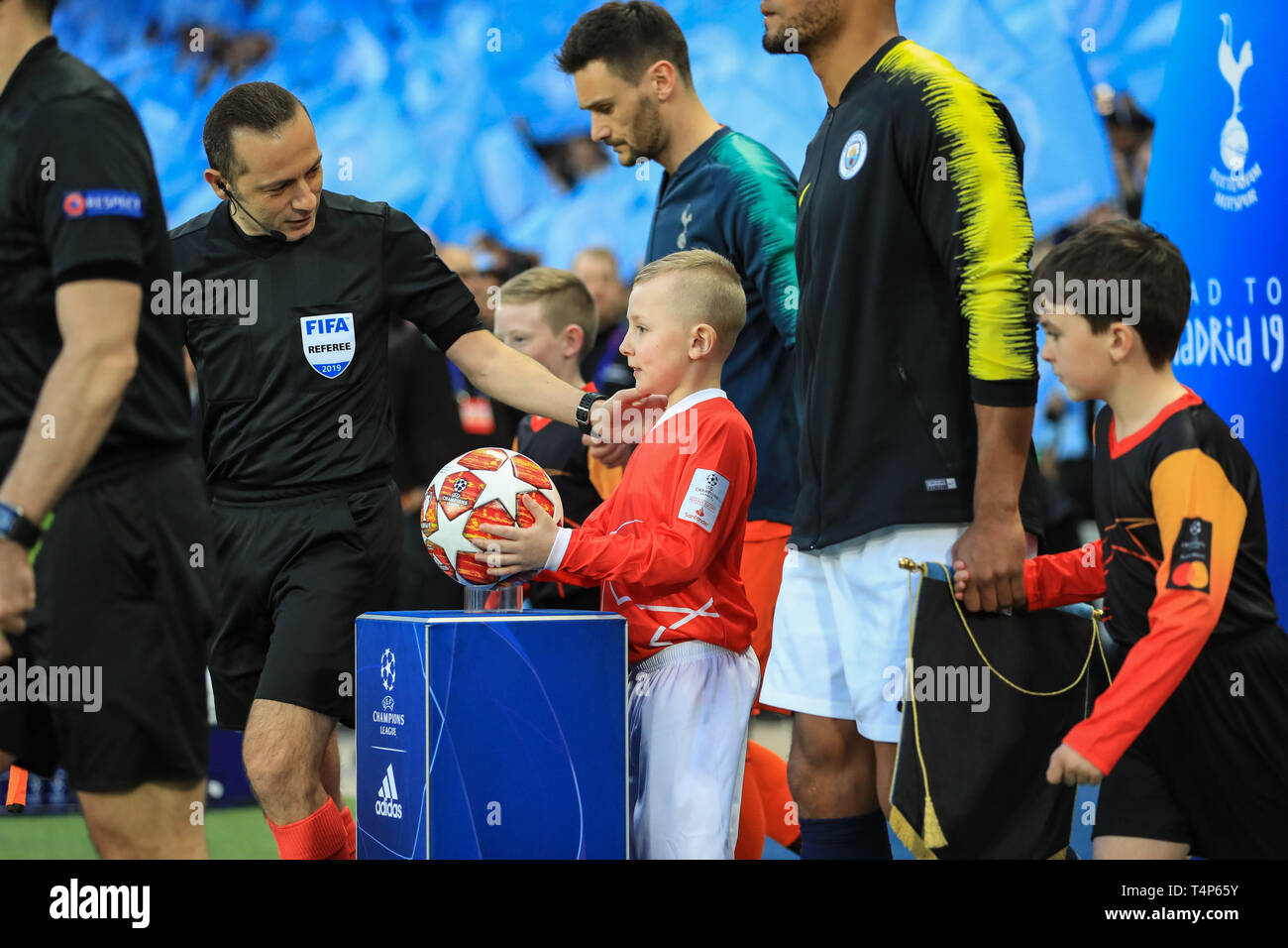 17th April 2019 , Etihad Stadium, Manchester, England; UEFA Champions League, Quarter Final, Second Leg, Manchester City v Tottenham ;The game mascot picks up the match ball as both teams walk out    Credit: Mark Cosgrove/News Images Stock Photo