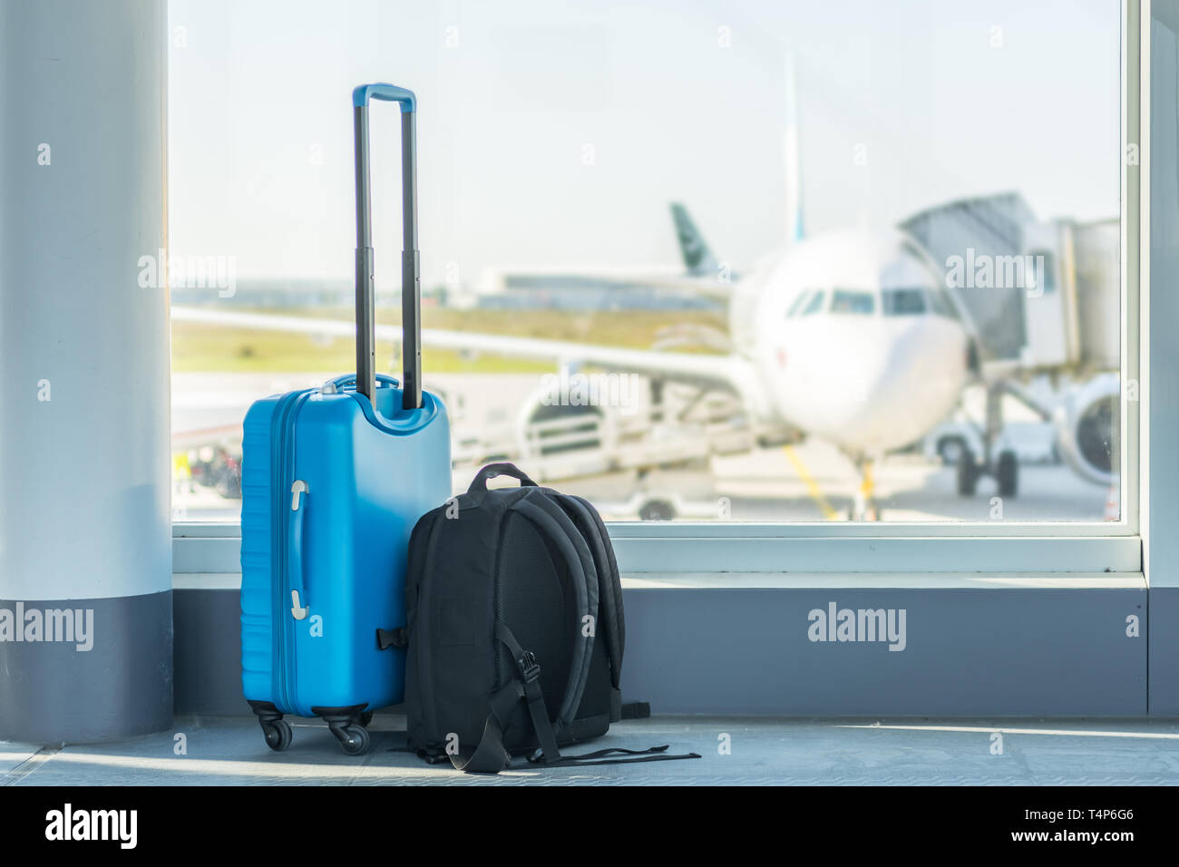 Carry on luggage on flight hires stock photography and images Alamy