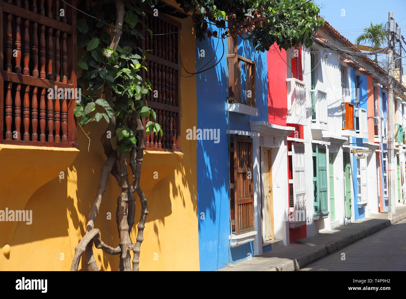 Colourful painted houses in the historical centre of Cartagena, Colombia Stock Photo