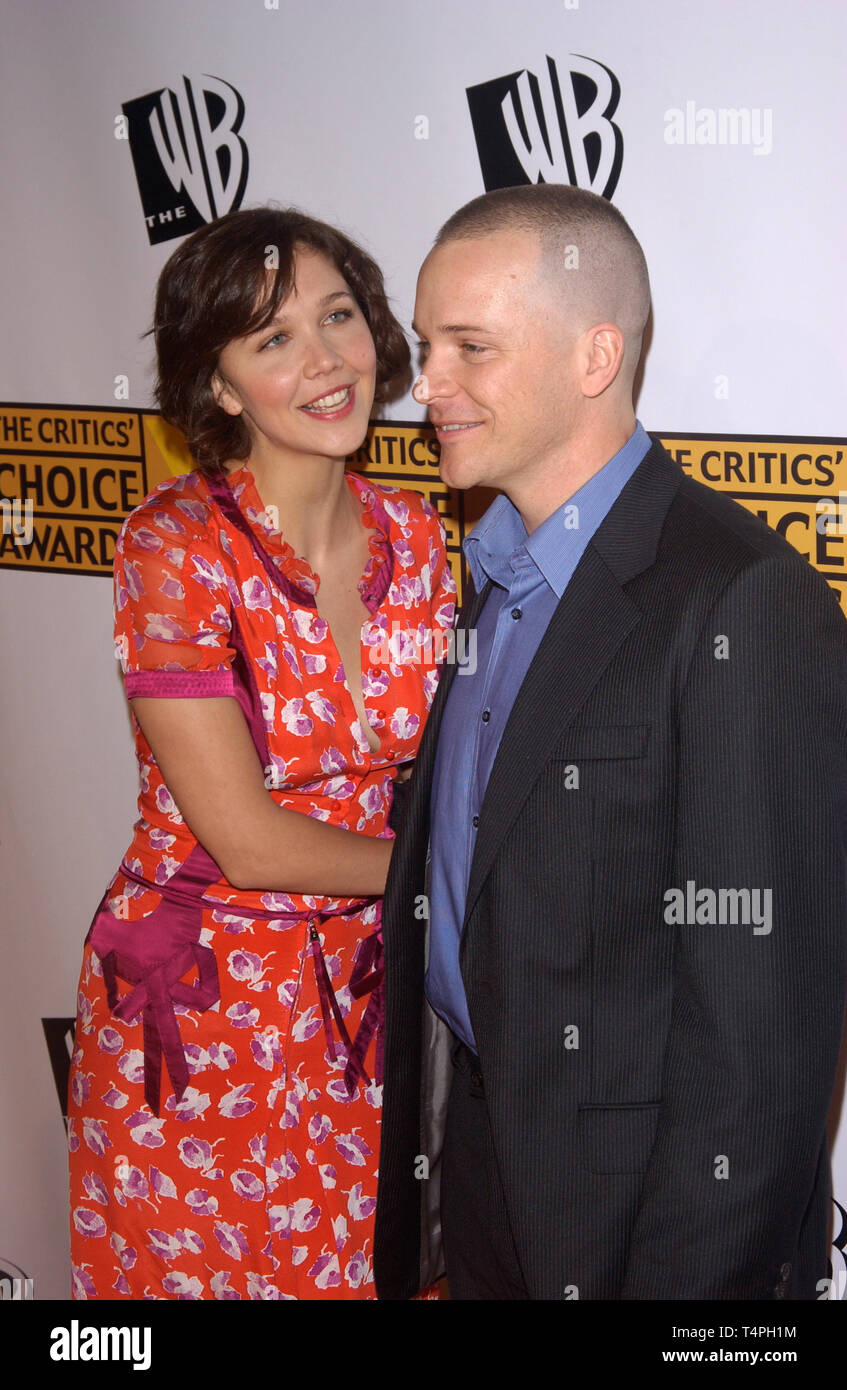 LOS ANGELES, CA. January 10, 2005:  Los Angeles, CA:  Actress MAGGIE GYLLENHAAL & actor PETER SARSGAARD at the 10th Annual Critcs' Choice Awards at the Wiltern Theatre, Los Angeles. Stock Photo