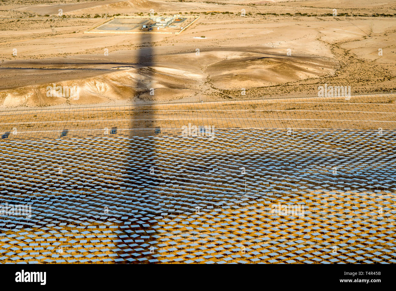 The reflecting mirrors at the Ashalim Solar Power station. A solar thermal power station in the Negev desert near kibbutz Ashalim, in Israel. The stat Stock Photo