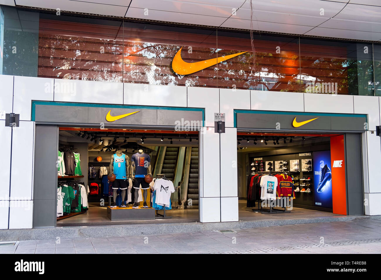 April 9, 2019 - Hong Kong, China - Nike store seen in Tsim Sha Tsui, Hong  Kong. (Credit Image: © Daniel Fung/SOPA Images via ZUMA Wire Stock Photo -  Alamy