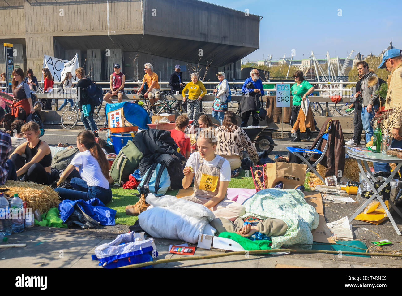 London, UK. 19th Apr, 2019. Protesters from Extension Rebellion continue to occupy Waterloo Bridge on the fifth day of the International Rebellion to call on the UK government to take declare an emergency on the climate crisis. Credit: amer ghazzal/Alamy Live News Stock Photo